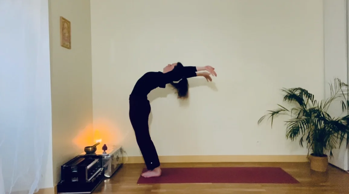 Surya Namaskara 1 - Extension du mouvement et souffle